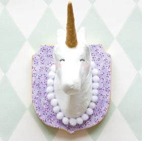 SA180O_amb_Unicorn trophy